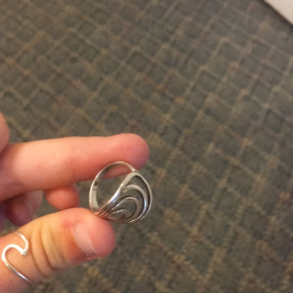Ring. - Picture 2 of 2
